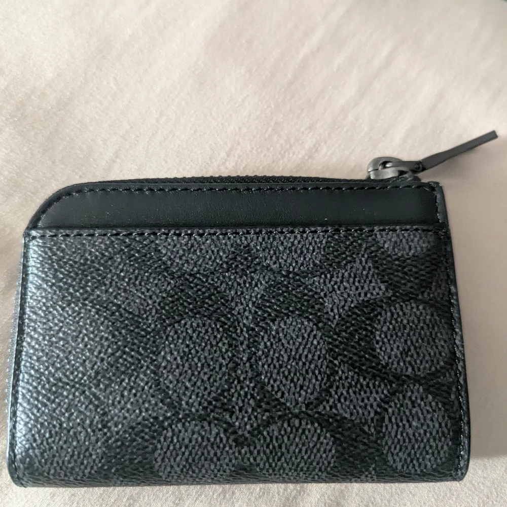 2 Black Leather L-zip Card Holder Set - Picture 3 of 7